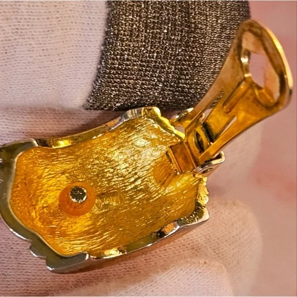 Christian Dior Vintage 1980’s Gold-Tone Clip-On Earrings with Dust Bag - Picture 9 of 13